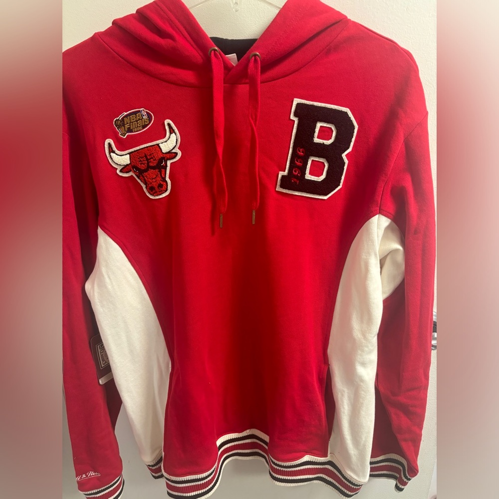 NWT Mitchell & Ness Chicago Bulls 1996 NBA Finals Patch Red Hoodie Size L